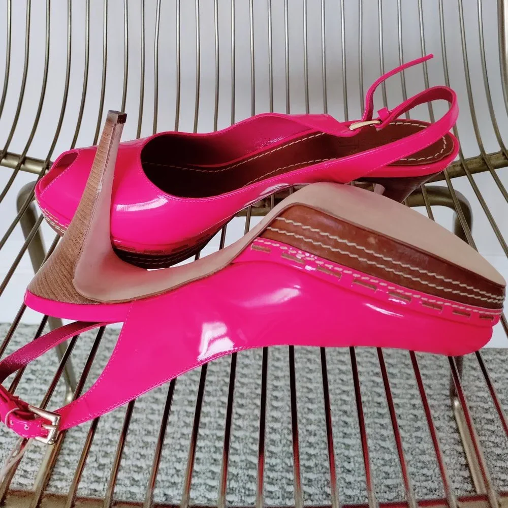 NIB $570 Sebastian fuchsia patent leather platform‎ sandals. IT 40 US 9